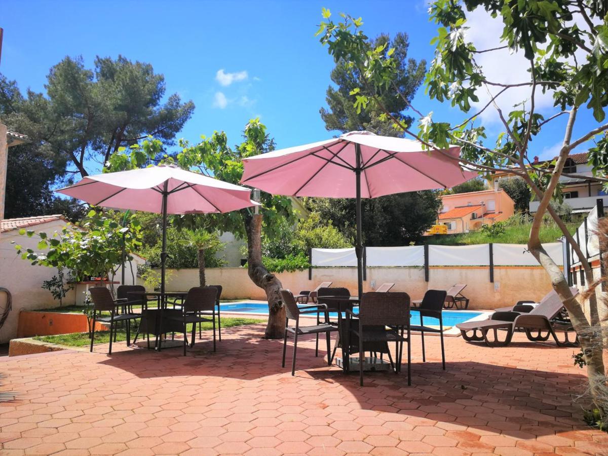Apartments Bilic With Garden & Swimming Pool - 50M From The Beach Pjescana Uvala Ngoại thất bức ảnh